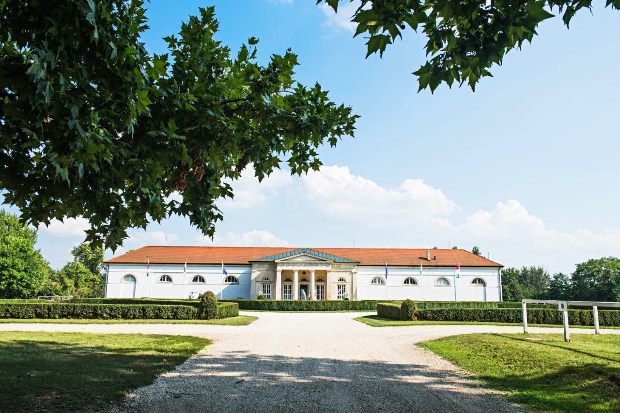 Alcsutdoboz Pannonia Golf & Country Club Bed & Breakfast エクステリア 写真
