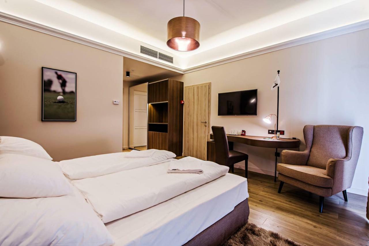 Alcsutdoboz Pannonia Golf & Country Club Bed & Breakfast エクステリア 写真