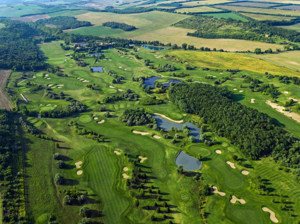 Alcsutdoboz Pannonia Golf & Country Club Bed & Breakfast エクステリア 写真